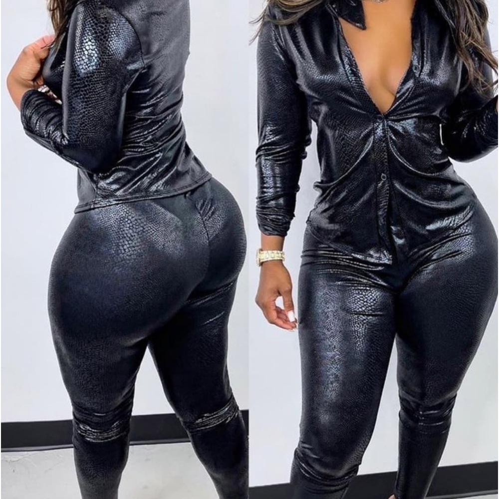 BLACK 2 PIECE W/SNAKE PRINT. SLINKY FIT W/ LYCRA